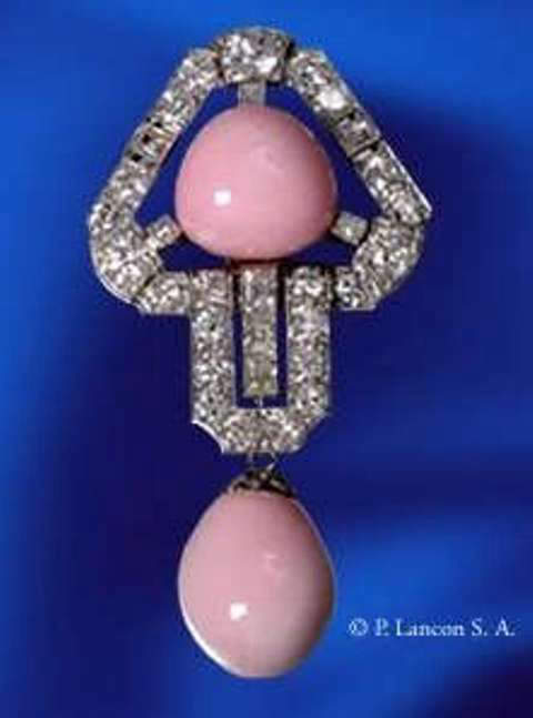 Queen-mary-conch-pearl-brooch