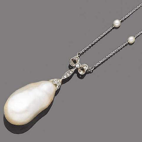 Diamond & Baroque Pearl Pendant Necklace from Belle Époque Period 