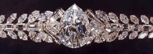 Mouawad has set the pear-shaped Excelsior I in an elaborate bracelet, which is shown in the photograph