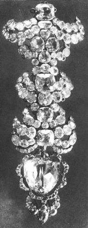 Photograph of the last known setting of the Florentine diamond in a hat ornament. 