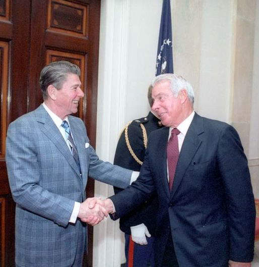 Joe DiMaggio meets president Ronald Regan in 1981