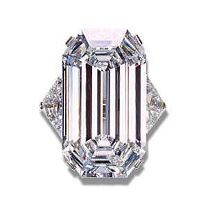 The La Favorite diamond, being a D-color diamond is a Type IIa diamond, which are said to be the "purest of the pure" of all diamonds. They are chemically pure and structurally perfect diamonds. 