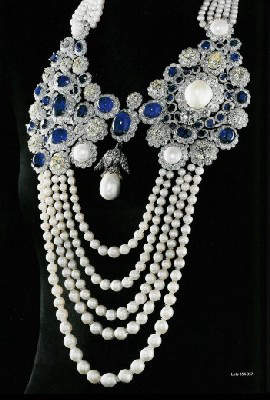 la-regente-pearl-mounted-on-a-boucheron-necklace-blue-sapphires-diamonds-and-pearls