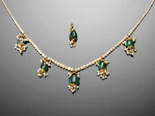 Maharani Jindan Kaur Emerald and Seed Pearl Necklace with 5 Pendants