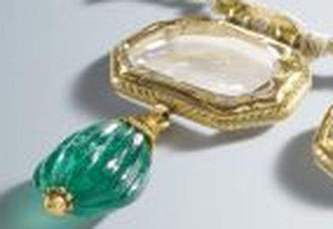 Mirror Diamond at the extreme left-side of the necklace 