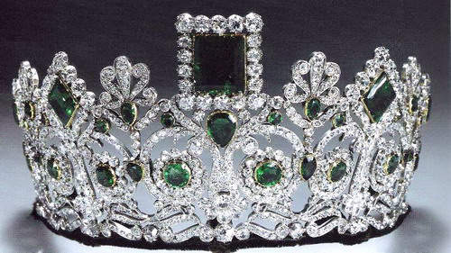 norwegian-emerald-parure-or-empress-josephines tiara