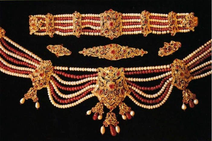 Pearl, ruby and diamond parure - another stunning exhibit at the museum 