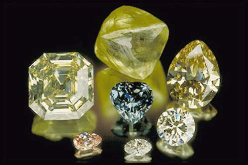 The Porteguese Diamond with other diamonds from the Smithsonian collection. 