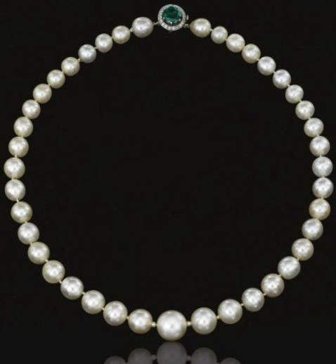 Single strand natural pearl necklace with emerald and diamond clasp
