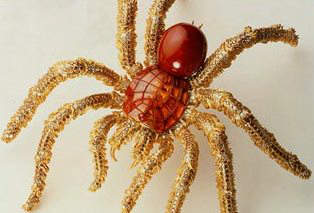 The materials used by Steffan Hemmerle in the creation of this extraordinary natural-looking Tarantula Brooch were yellow gold, pearl, umba sapphires