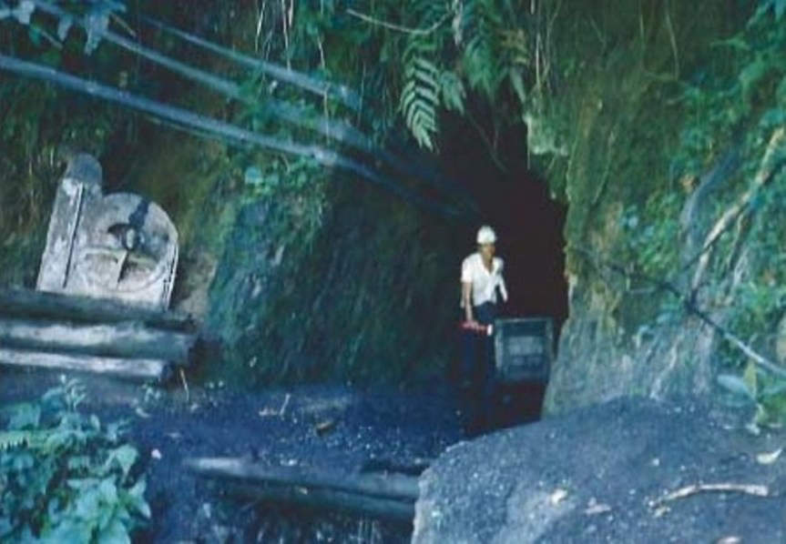 Tunneling method of emerald mining at Cosquez mine in Colombia 