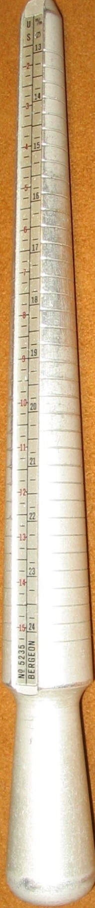 Ring stick with U.S scale and diameter in mm. 