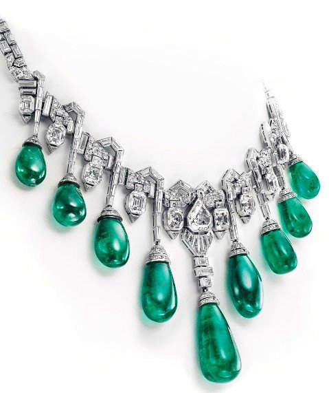 Close-up of a section of Princess Faiza's Emerald and Diamond Necklace 