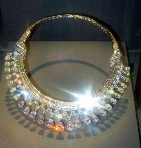 Hazen Diamond Necklace on Display at the Hall of Gelogy, Gems and Minerals of the NMNH of the Smithsonian Institution 